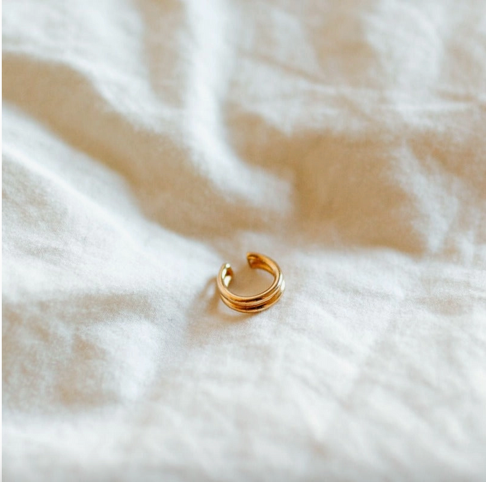 Queen Double Band Ear Cuff